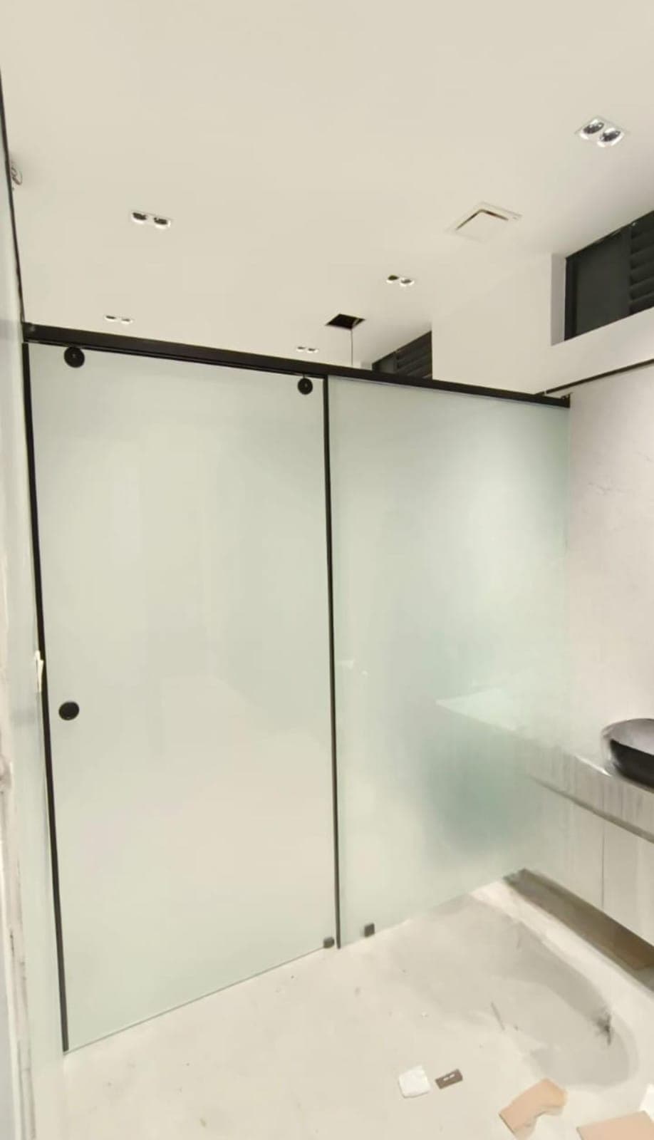 Sliding glass shower enclosure with a clean, sealed edge